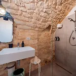 La Pupa Coi Baffi - Edificio Storico In Centro * Conversano