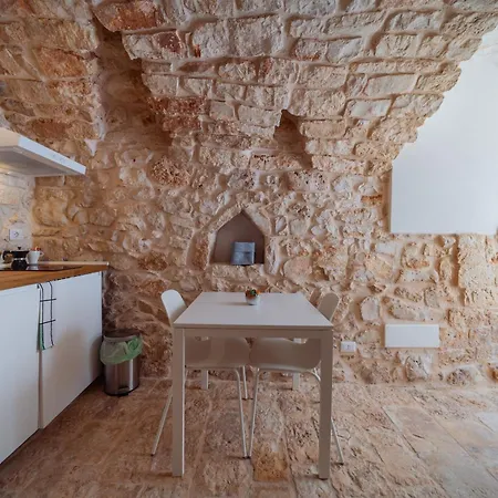 La Pupa Coi Baffi - Edificio Storico In Centro * Conversano