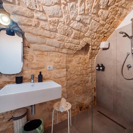 La Pupa Coi Baffi - Edificio Storico In Centro * Conversano