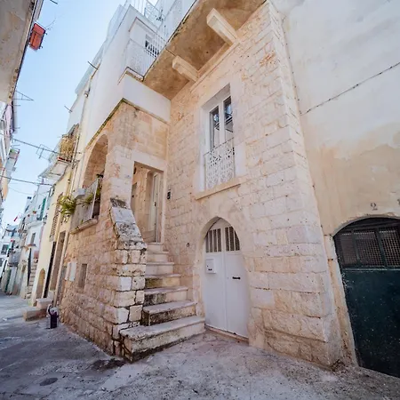La Pupa Coi Baffi - Edificio Storico In Centro Conversano