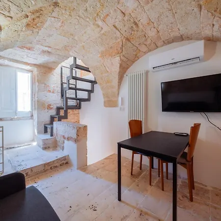 La Pupa Coi Baffi - Edificio Storico In Centro Conversano