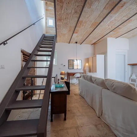 La Pupa Coi Baffi - Edificio Storico In Centro * Conversano