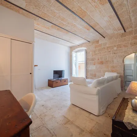 La Pupa Coi Baffi - Edificio Storico In Centro * Conversano