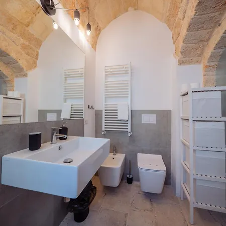 La Pupa Coi Baffi - Edificio Storico In Centro