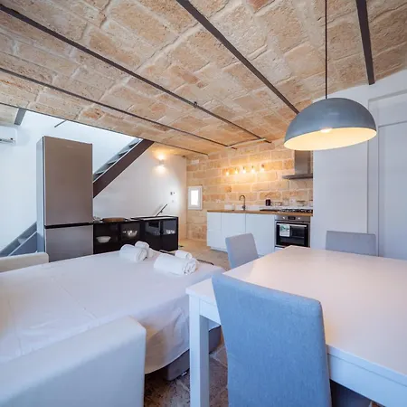 La Pupa Coi Baffi - Edificio Storico In Centro * Conversano