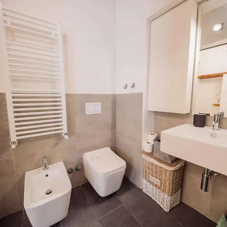 La Pupa Coi Baffi - Edificio Storico In Centro