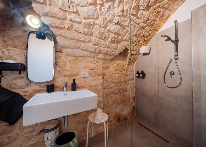 La Pupa Coi Baffi - Edificio Storico In Centro * 콘베르사노