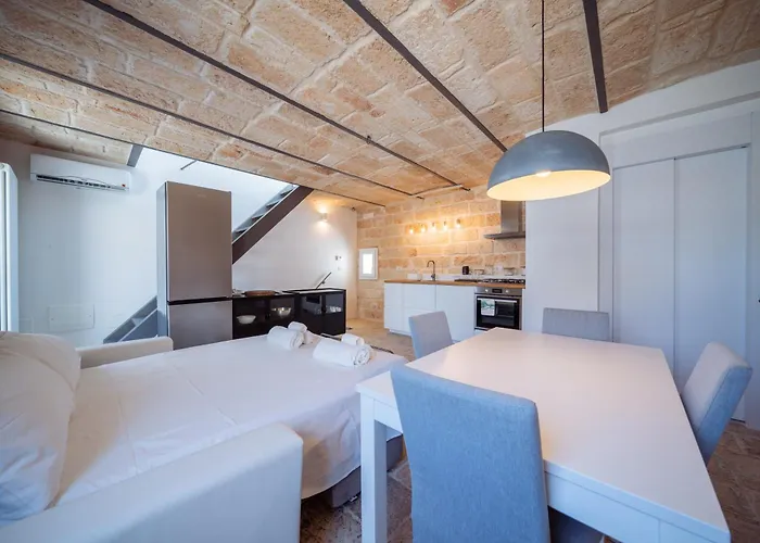 La Pupa Coi Baffi - Edificio Storico In Centro * Conversano