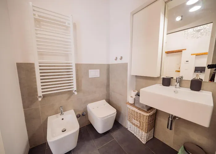 La Pupa Coi Baffi - Edificio Storico In Centro